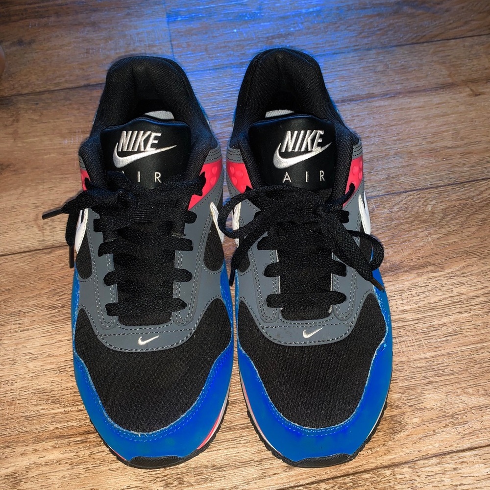 AIR MAX SNEAKERS SIZE 9.5 PRICE TO SELL FAST
